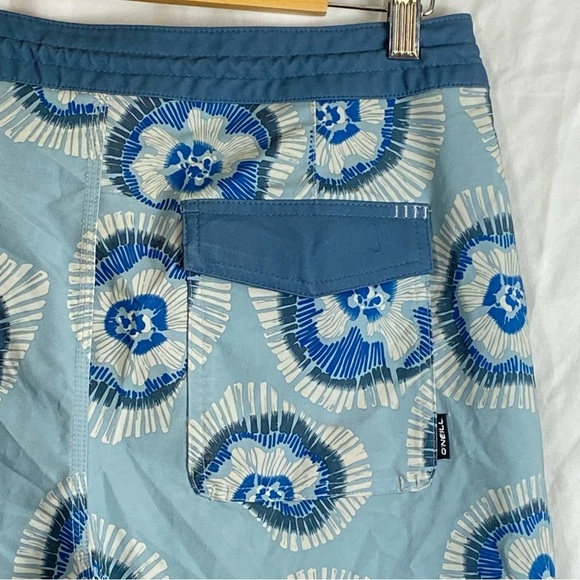 O'Neill Cruzers Blue and White Board Shorts with Tie-Dye Pattern Size 31 - Picture 6 of 16